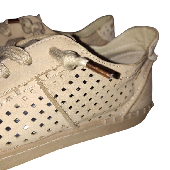 Dolce Vita Zain Perforated Sneaker size 8.5 - Picture 6 of 16